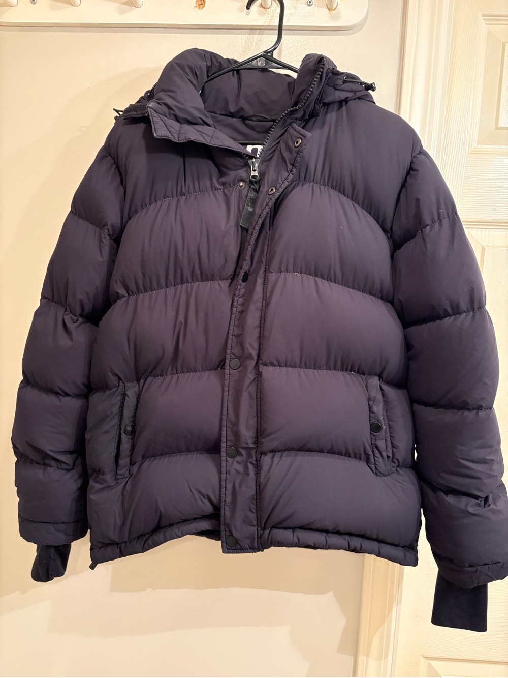 Aritzia TNA Super Puff in black size S